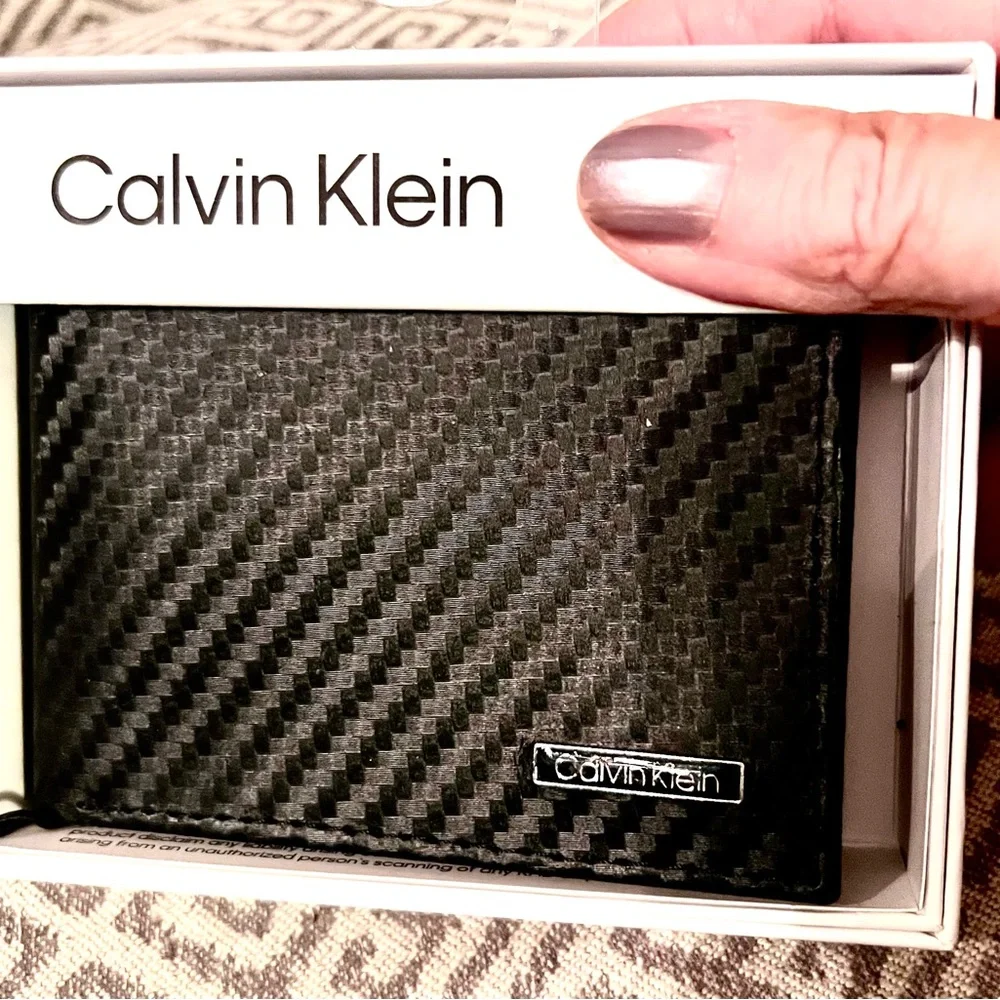 NEW Calvin Klein Leather RFID Bifold Men's Wallet Father's Day. Black. $49.50.